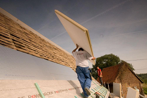 Izolácia nad krokvami – výhody a nevýhody a náklady